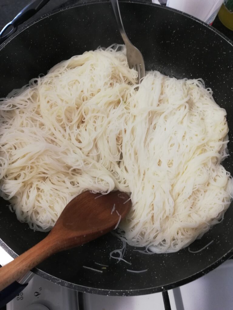 spaghetti di riso gamberetti