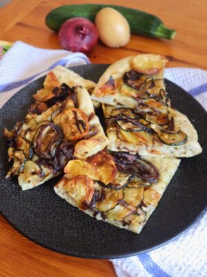 focaccia patate zucchine e cipolla senza glutine veloce e senza lievitazione